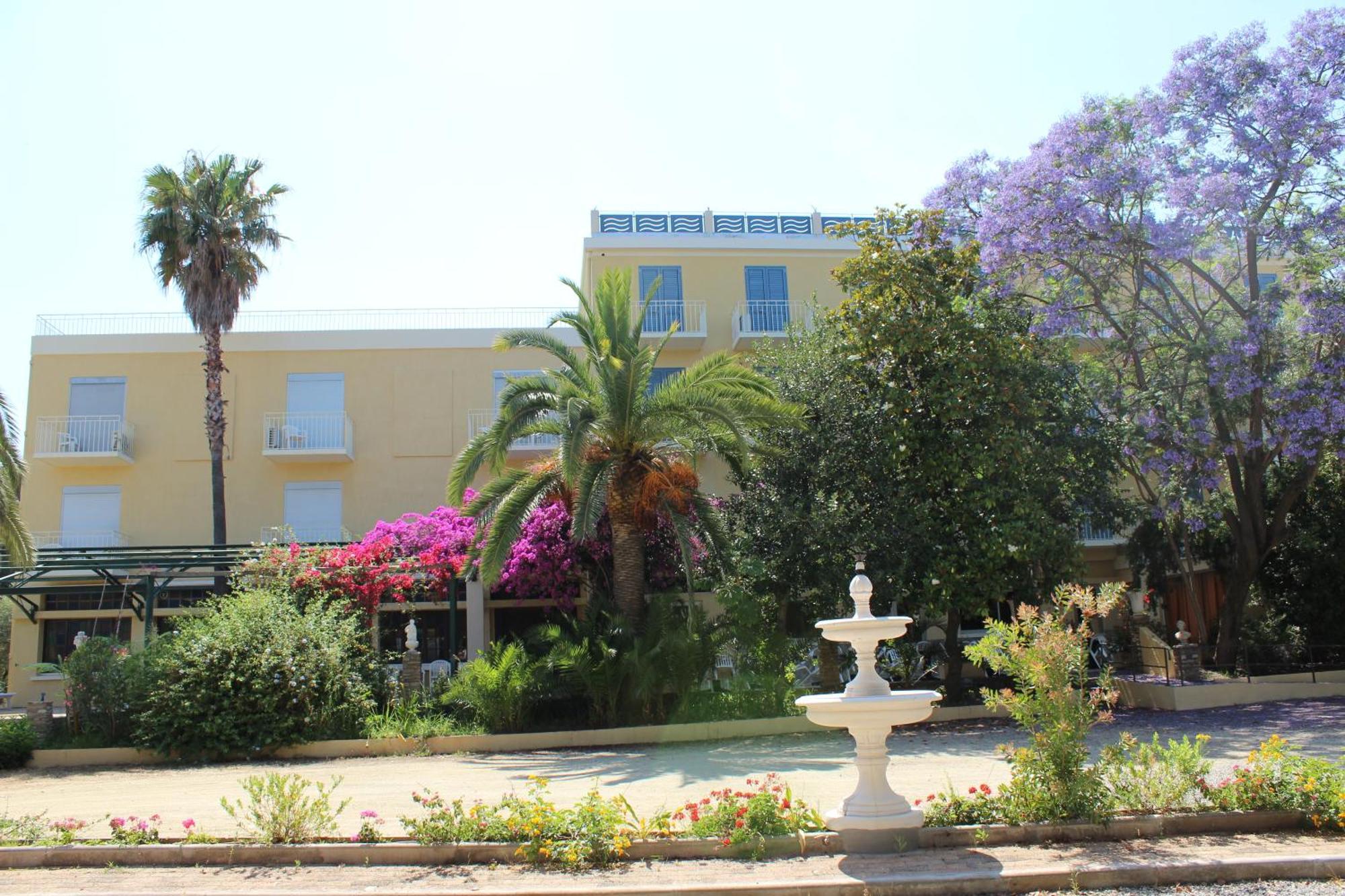 Castellu Hotel Lucciana  Exterior photo